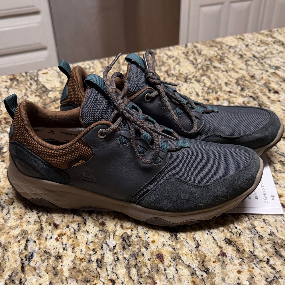 Teva Canyonview Men's Blue and Brown Athletic/hiking  Shoes